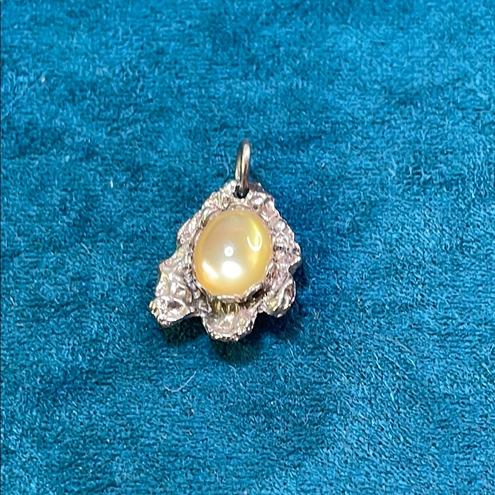 Elegant Silver Lemon Quartz Pendant - Picture 2 of 4